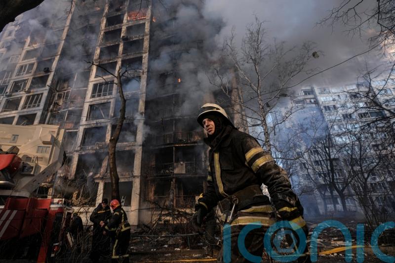 Russian forces try to crush Ukraine defences amid diplomacy