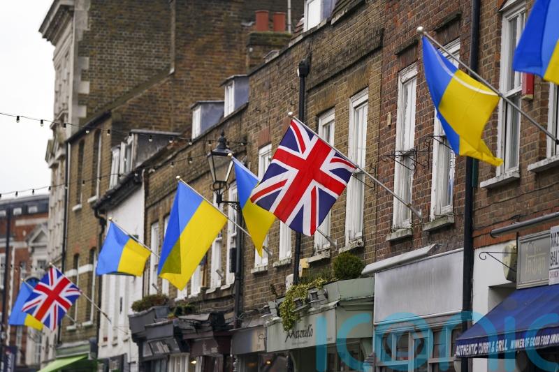 Do not travel to UK before sponsorship application decision, Ukrainians told