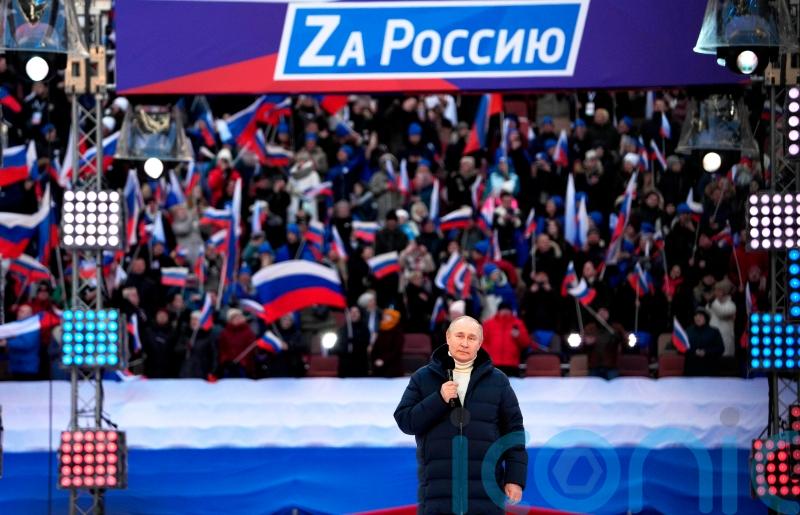 Vladimir Putin praises Russian troops as assault on Ukraine’s cities continues