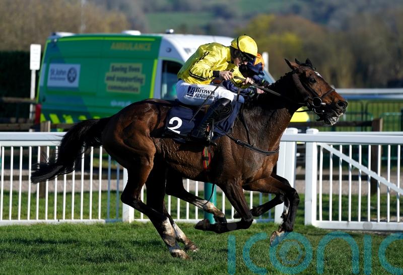 Billaway makes it third time lucky in Foxhunters