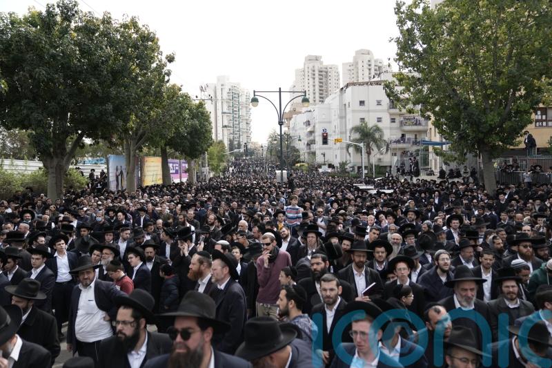 Hundreds of thousands of mourners attend mass funeral of leading rabbi