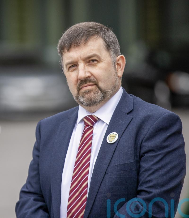 Health Minister challenges parties to commit to funding of cancer strategy