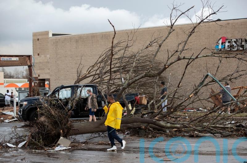 Storms tear into Texas and Oklahoma then move into Deep South