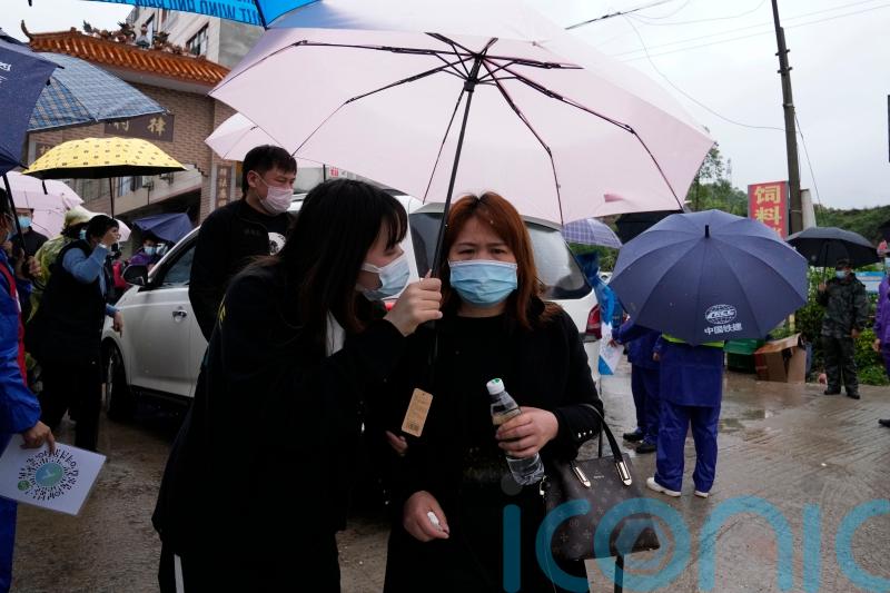 Search at China plane crash site suspended amid rain