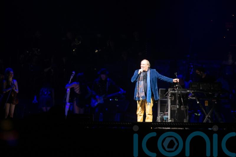 Hans Zimmer pauses O2 show to pay tribute to Ukrainian pianist playing his song