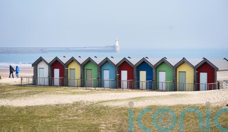 Spring sunshine to last all weekend but wintry showers then forecast