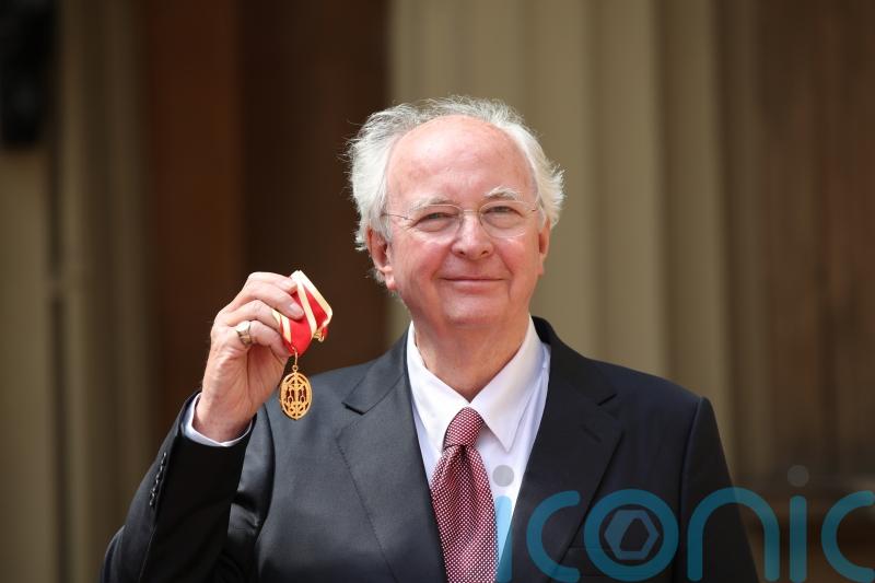 Philip Pullman resigns as Society of Authors president following book row
