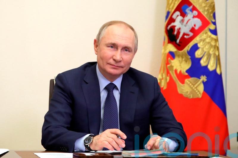 G7 nations reject Vladimir Putin’s demand to pay for Russian energy in roubles