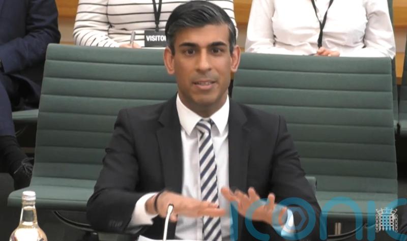 Economists voice surprise at lack of support for poorest families from Sunak