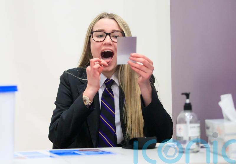 Heads condemn ‘confusing’ guidance for schools on living with Covid
