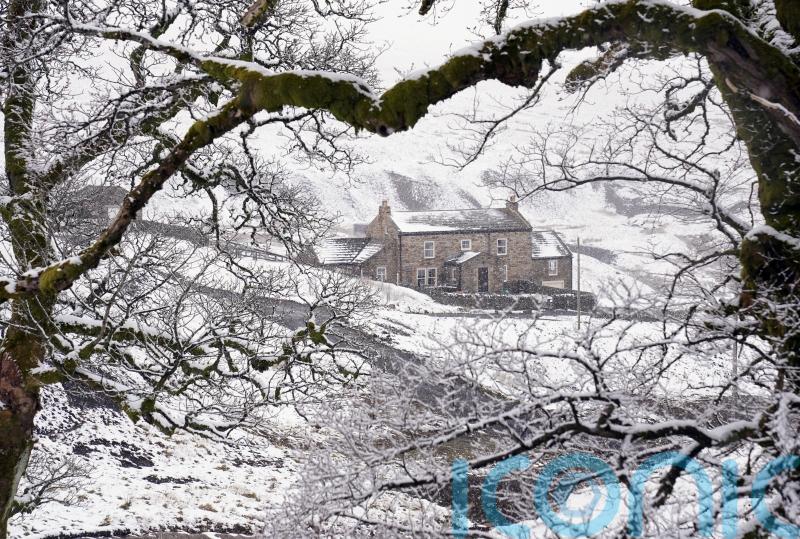 Temperatures to plummet overnight as Arctic air crosses UK