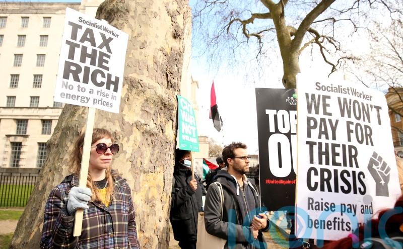 Protesters urge Government to pass rising energy prices on to providers