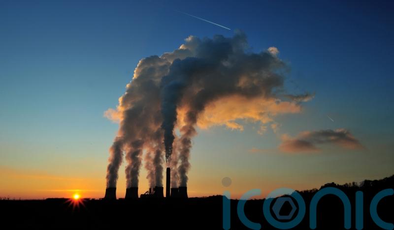 Calls for shift from fossil fuels as UN prepares to release new climate report