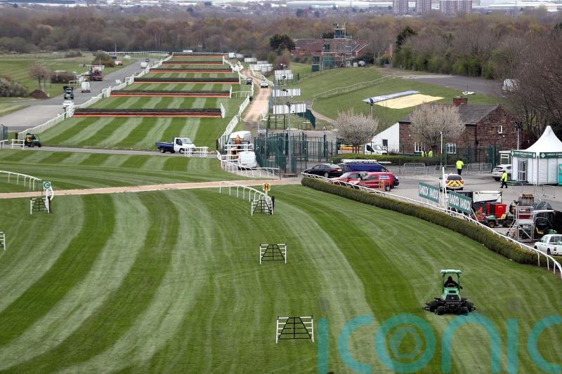 Aintree begin watering with dry day forecast