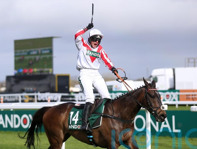 Gina Andrews celebrates with Foxhunters’ hero Latenightpass