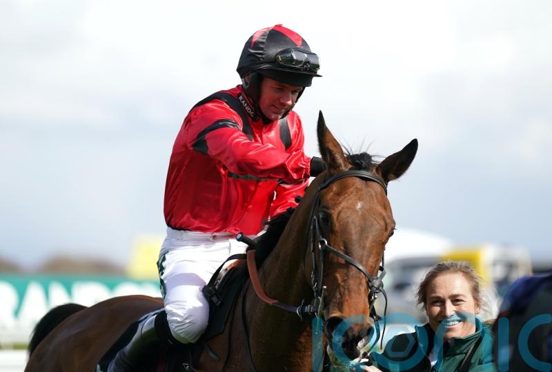 Ahoy Senor dominates high-class Mildmay field