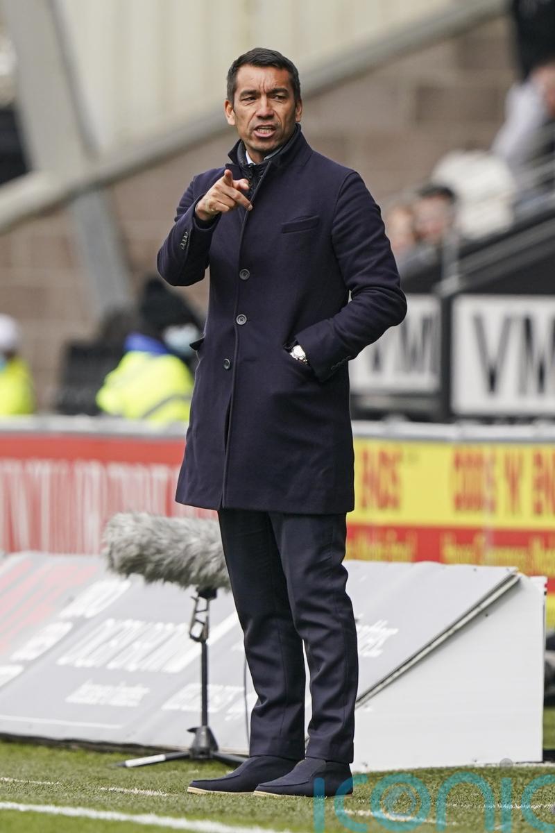 Giovanni Van Bronckhorst waits on fitness of John Lundstram and Filip Helander