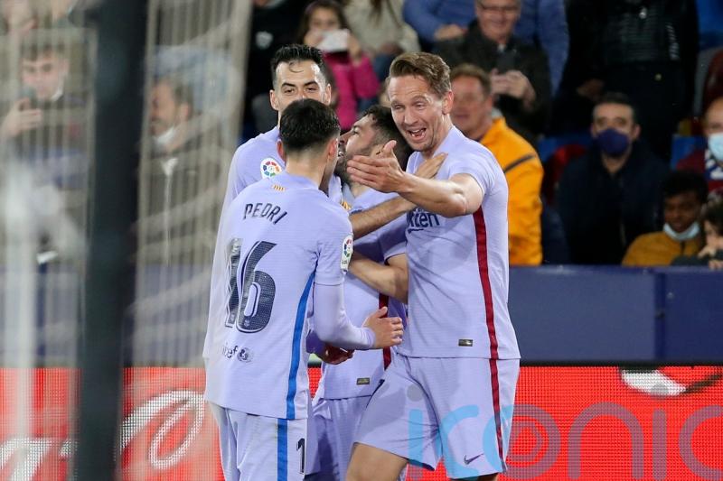 Luuk De Jong heads late winner as Barcelona edge to victory against Levante