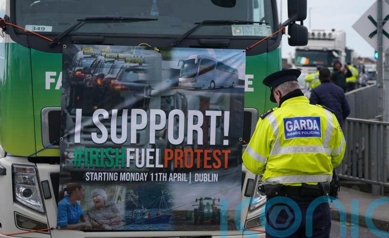 Fuel protest ends as hauliers leave Dublin