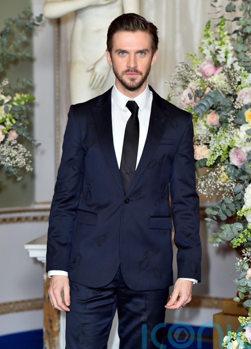 Dan Stevens takes swipe at Boris Johnson over partygate breaches