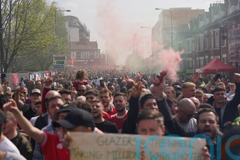 Manchester United fans protest against Glazer ownership ahead of Norwich fixture