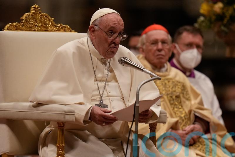 Ukrainian mayor attends Vatican Easter vigil
