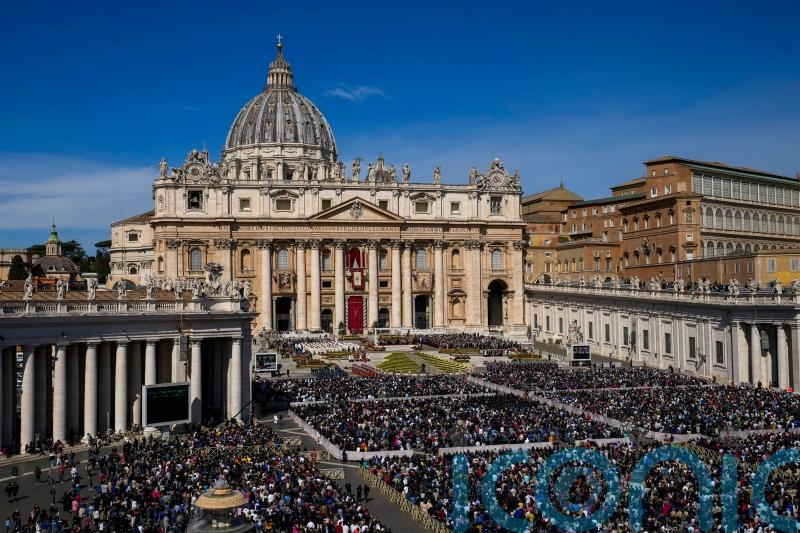 Pope makes Easter plea for Ukraine peace