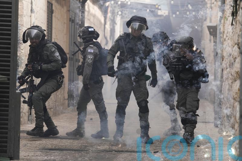 Clashes erupt again near flashpoint Jerusalem holy site
