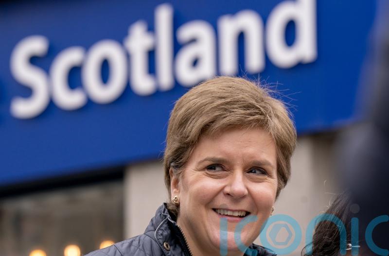 Nicola Sturgeon reported to police over apparent face mask law breach
