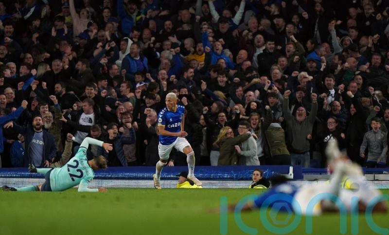 Late Richarlison leveller grabs point for Everton to boost relegation fight