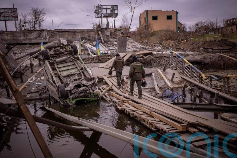 Putin tries to claim Mariupol win but will not storm holdout