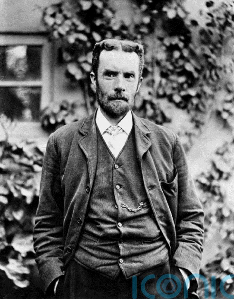 Self-taught physicist behind telecommunications theory honoured with blue plaque