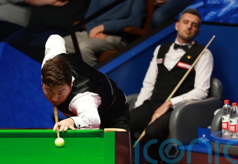 A coo for snooker: Pigeon stops the World Championship action