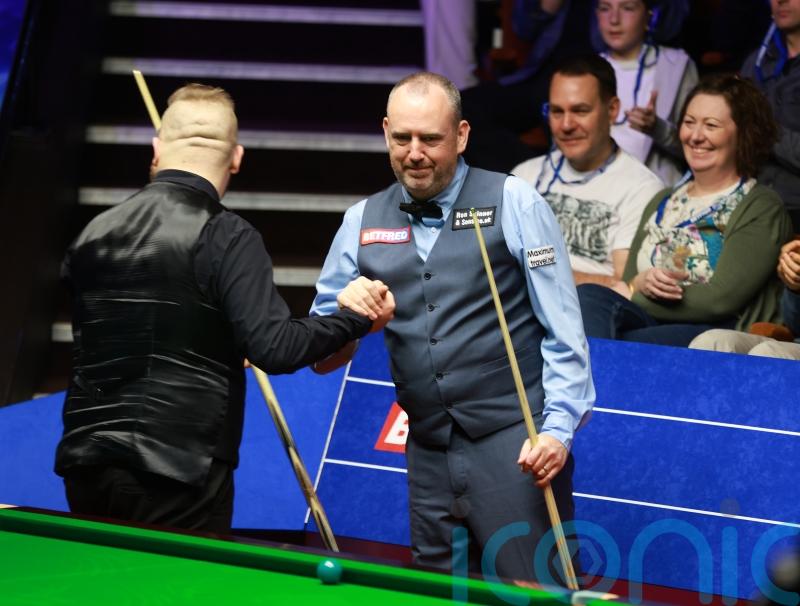Mark Williams in flying form as pigeon interrupts World Championship