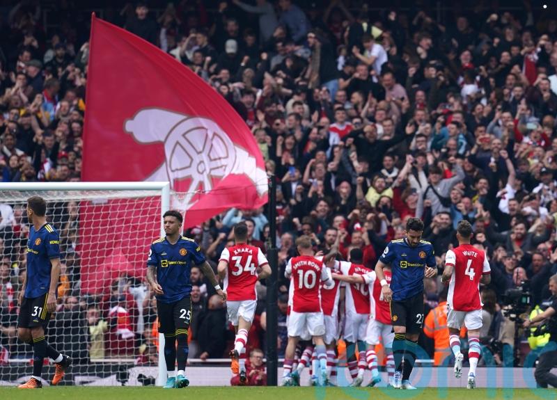 Manchester United suffer another loss as Arsenal boost top-four hopes