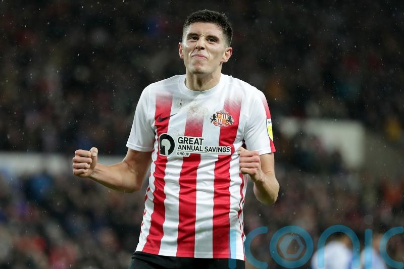 Sunderland crush Cambridge to improve their play-off hopes