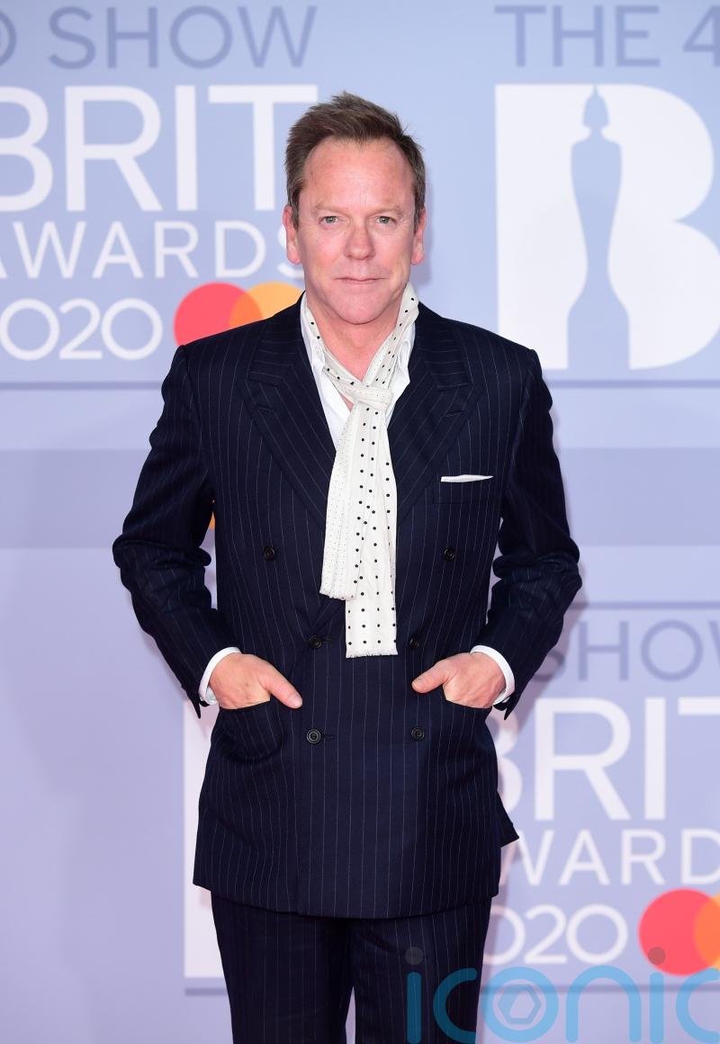 Kiefer Sutherland says he does not own a computer