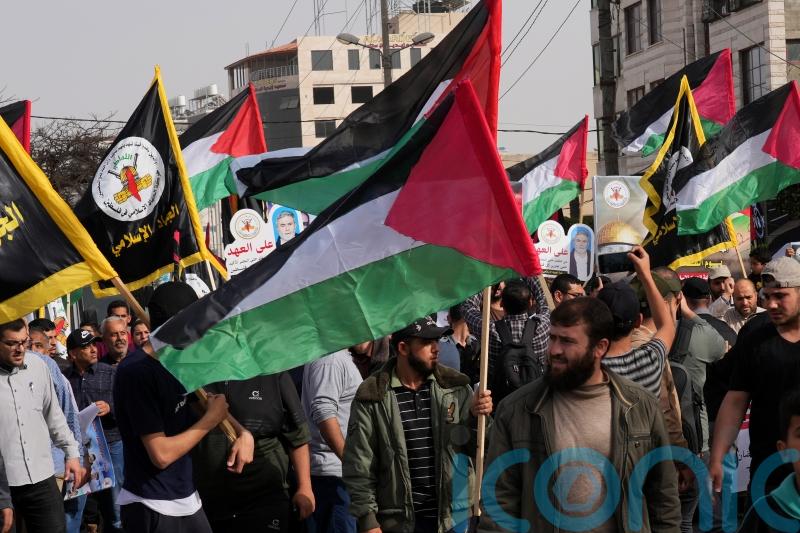 Palestinian assailants shoot dead Israeli guard in West Bank