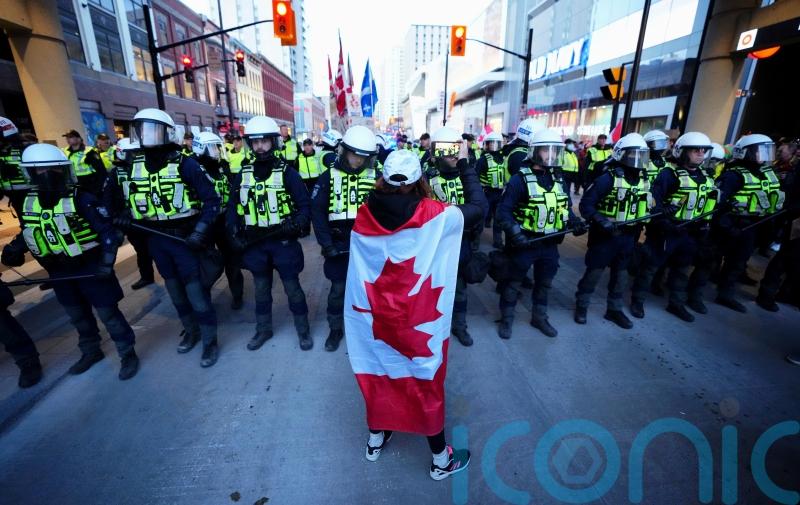 Canadian police in face-off with protesters opposed to coronavirus mandates