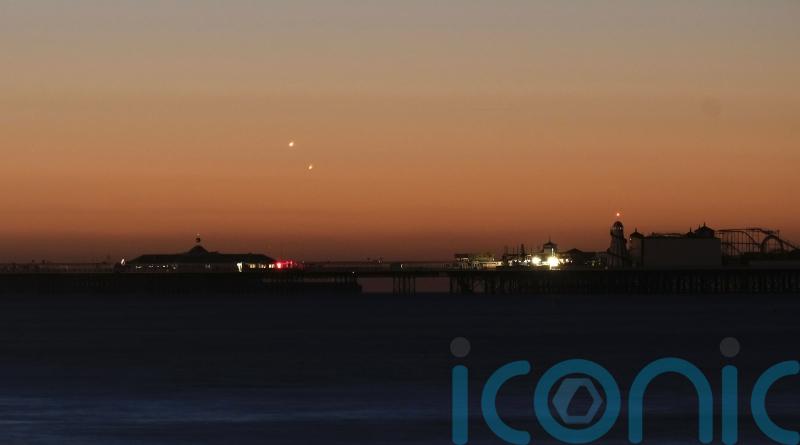 Venus and Jupiter align in treat for skygazers