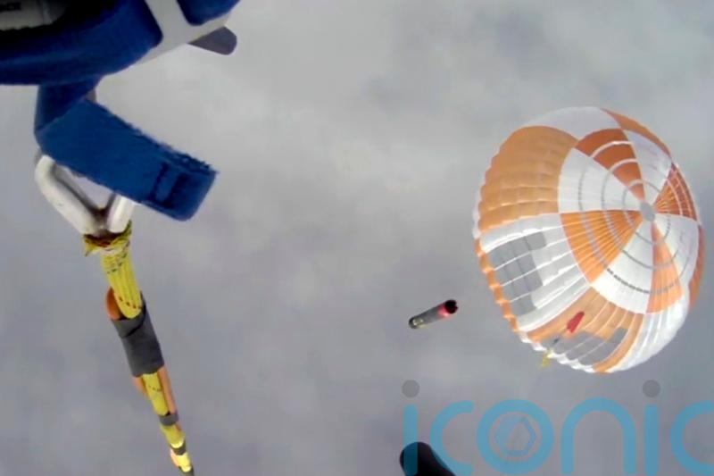 Helicopter catches – and then drops – falling Electron rocket