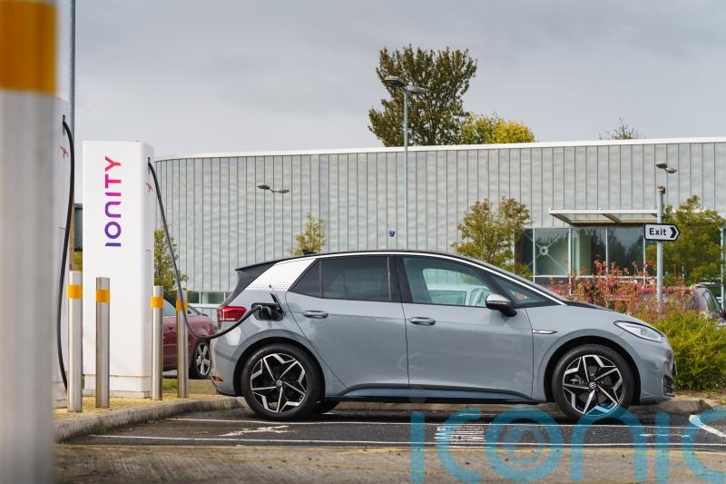 People without a driveway ‘pay nearly £1,000 more a year to charge an EV’