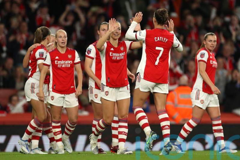Arsenal take WSL title race to final day with victory over Tottenham