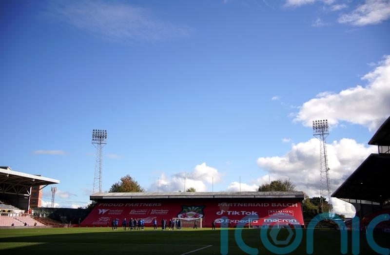 Wrexham beat Stockport to take National League promotion battle to final day