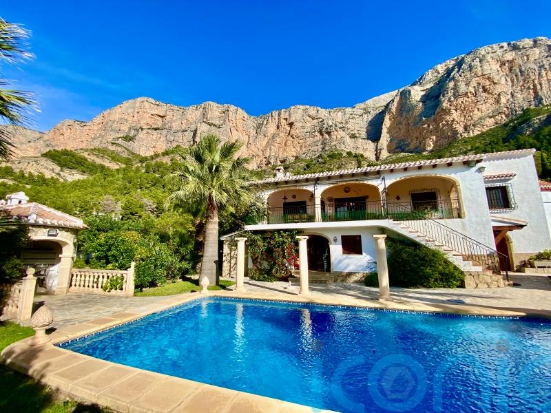 2022 is set to be a record year for buying property overseas: 8 things you should know about purchasing a holiday home