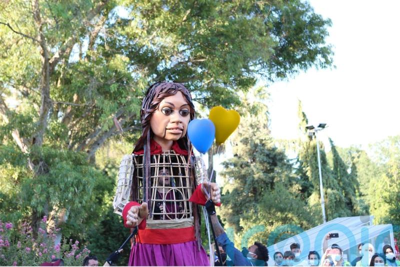 Giant puppet visits Ukrainian refugees in Poland