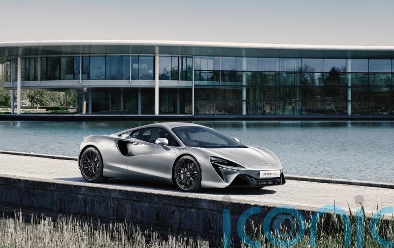 McLaren creates special paint colour to celebrate Queen’s Platinum Jubilee
