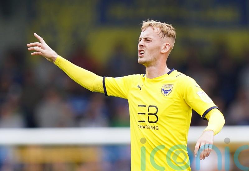 Bristol City sign midfielder Mark Sykes on a three-year deal