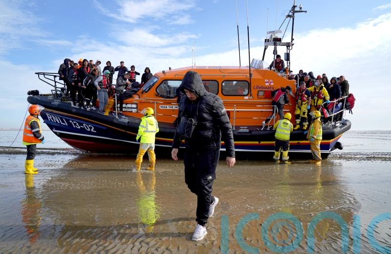 Patel ‘pushing ahead’ with Rwanda migrant plan as 900 cross Channel in four days