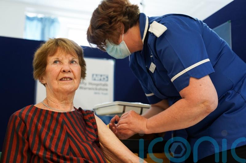 Government to work with NHS boards on autumn Covid booster campaign